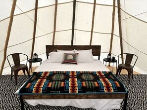 1 habitación, escritorio y ropa de cama 