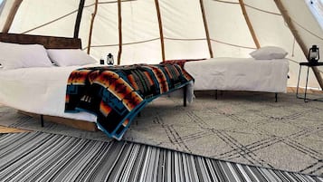 1 bedroom, bed sheets
