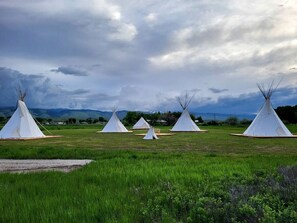 Property grounds - Rustic Elegance: Tipi Glamping by Wind River Mountains in Fort Washakie (Fort Washakie)
