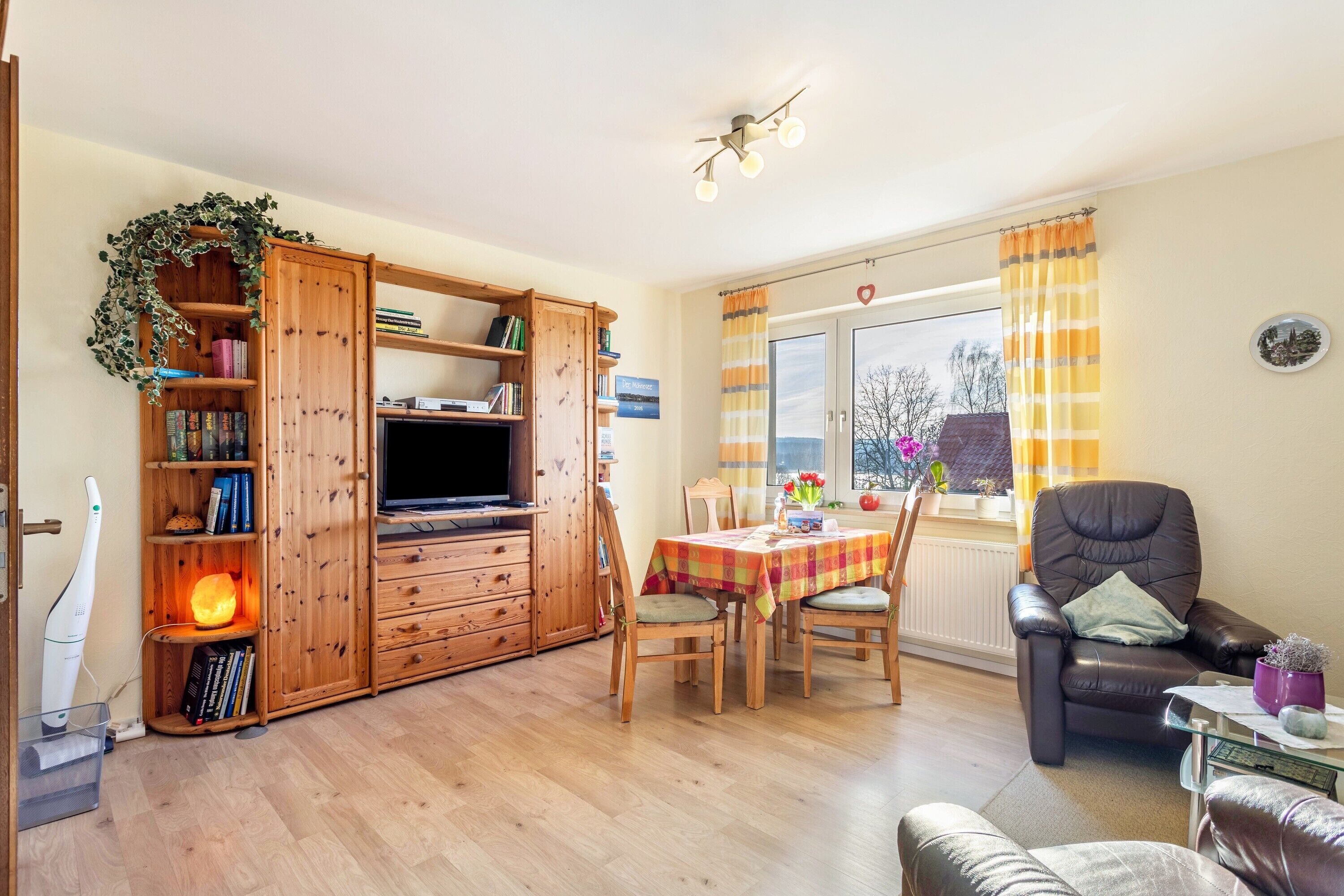 Fernseher, DVD-Player, Stereoanlage