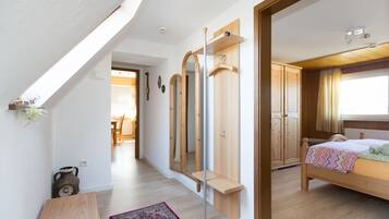 1 slaapkamer, een strijkplank/strijkijzer, wifi, beddengoed