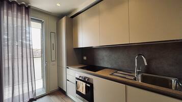 Ofen, Herdplatte, Geschirrspüler, Kochgeschirr/Geschirr/Besteck