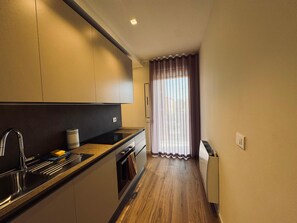 فرن، موقد طهي مسطح، غسالة أطباق، مستلزمات طهي/أطباق/أوعية