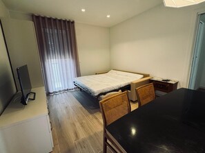 2 bedrooms, iron/ironing board, WiFi, bed sheets - Two-bedroom apartment (IMOLA)