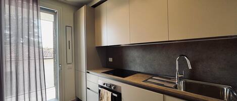 Oven, stovetop, dishwasher, cookware/dishes/utensils