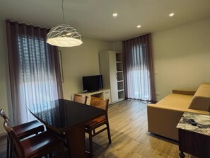 TV - Two-bedroom apartment (IMOLA)