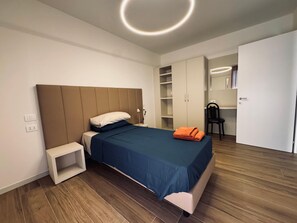 2 quartos, ferros/tábuas de passar roupa, Wi-Fi, roupa de cama