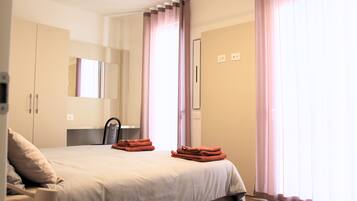 2 bedrooms, iron/ironing board, WiFi, bed sheets