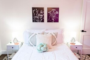 2 bedrooms, desk, iron/ironing board, WiFi