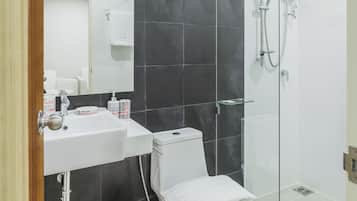 Standard Apartment, Balcony, City View | Bathroom