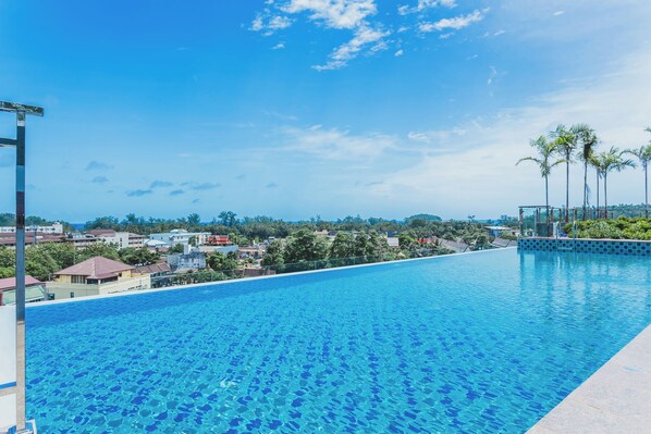 Outdoor pool - 1-bedroom Condo in Ozone Condo D307 (Tambon Karon)