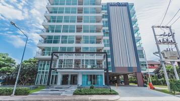 Vista frontal de la propiedad