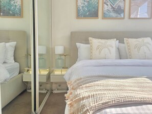 2 Schlafzimmer, Schreibtisch, Reisekinderbett, kostenloses WLAN