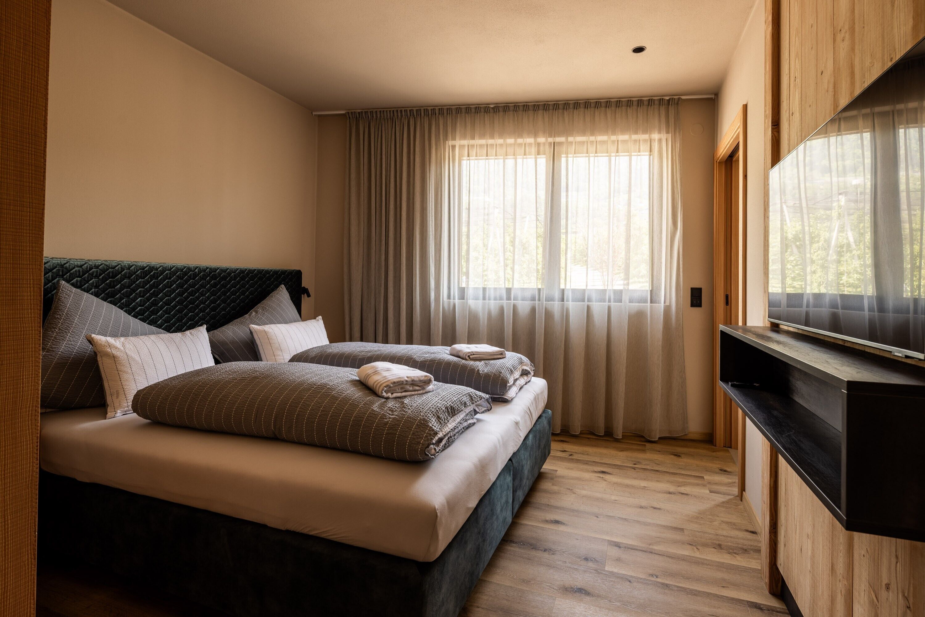 2 多间卧室、WiFi、床单