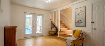 Piscine intérieure, ping pong, pet friendly.