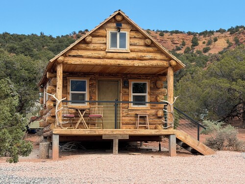 Pioneer Cabin at Lion Mountain Retreat, Several Acres Surrounded by Public Land