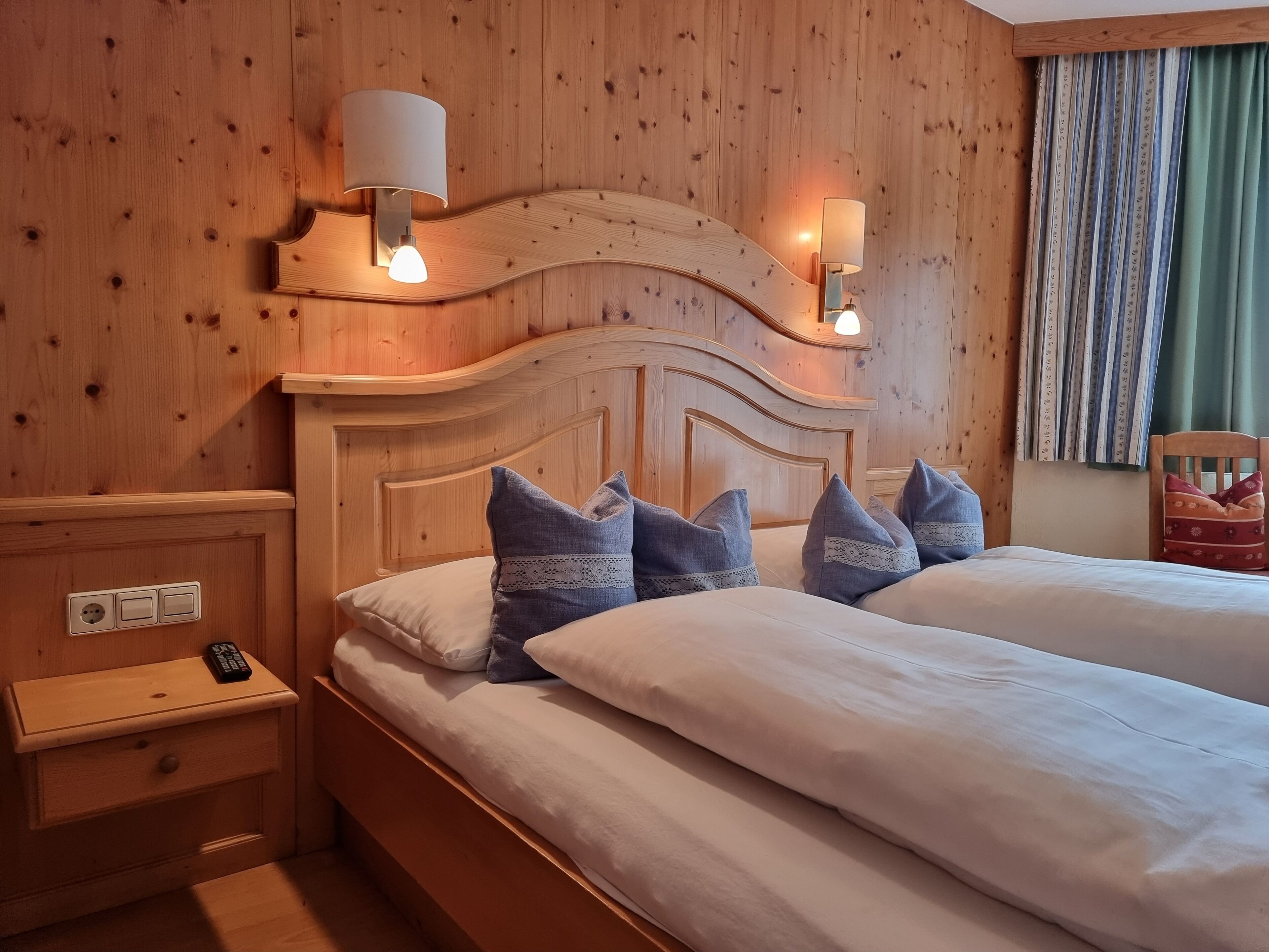 In-room safe, free WiFi