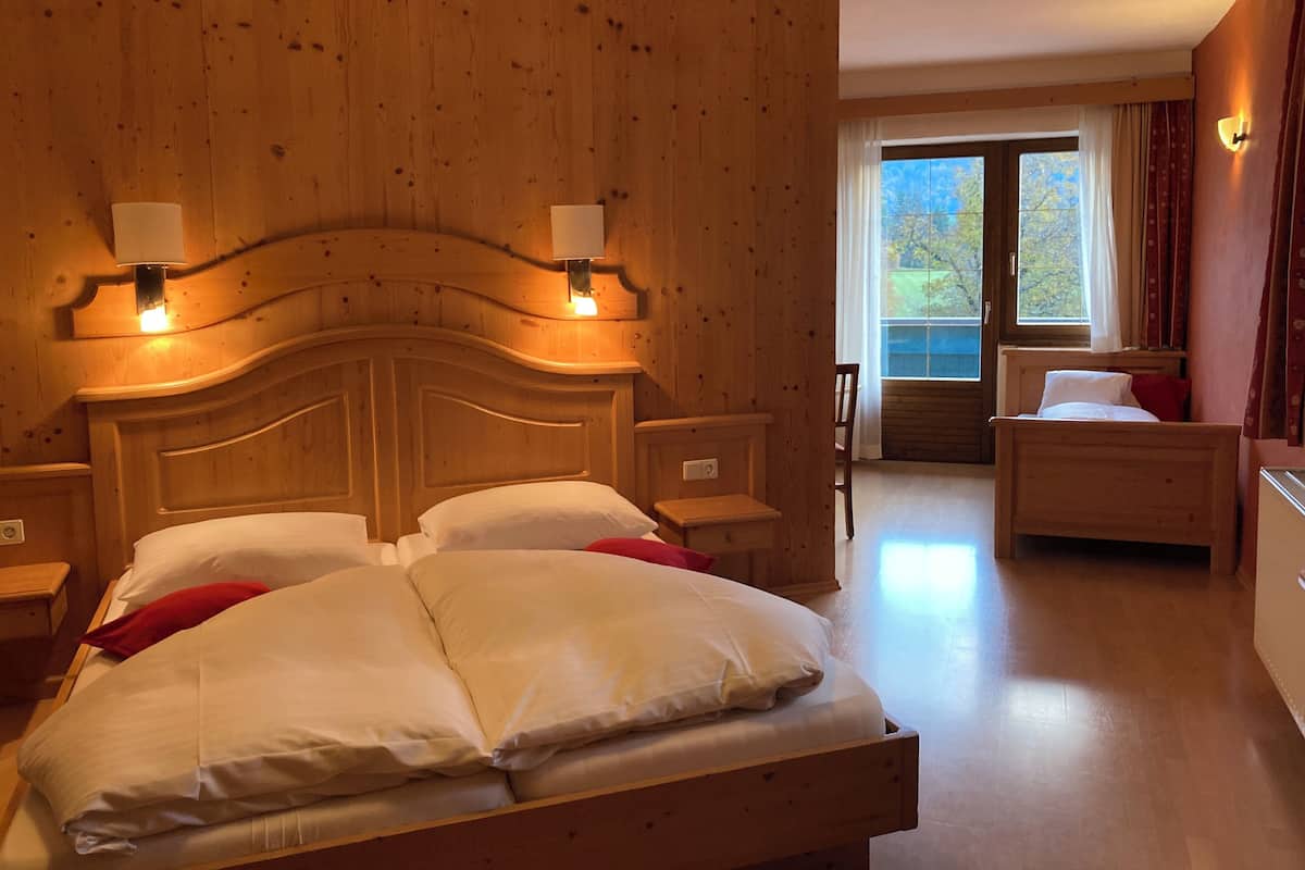 Family Room | In-room safe, free WiFi