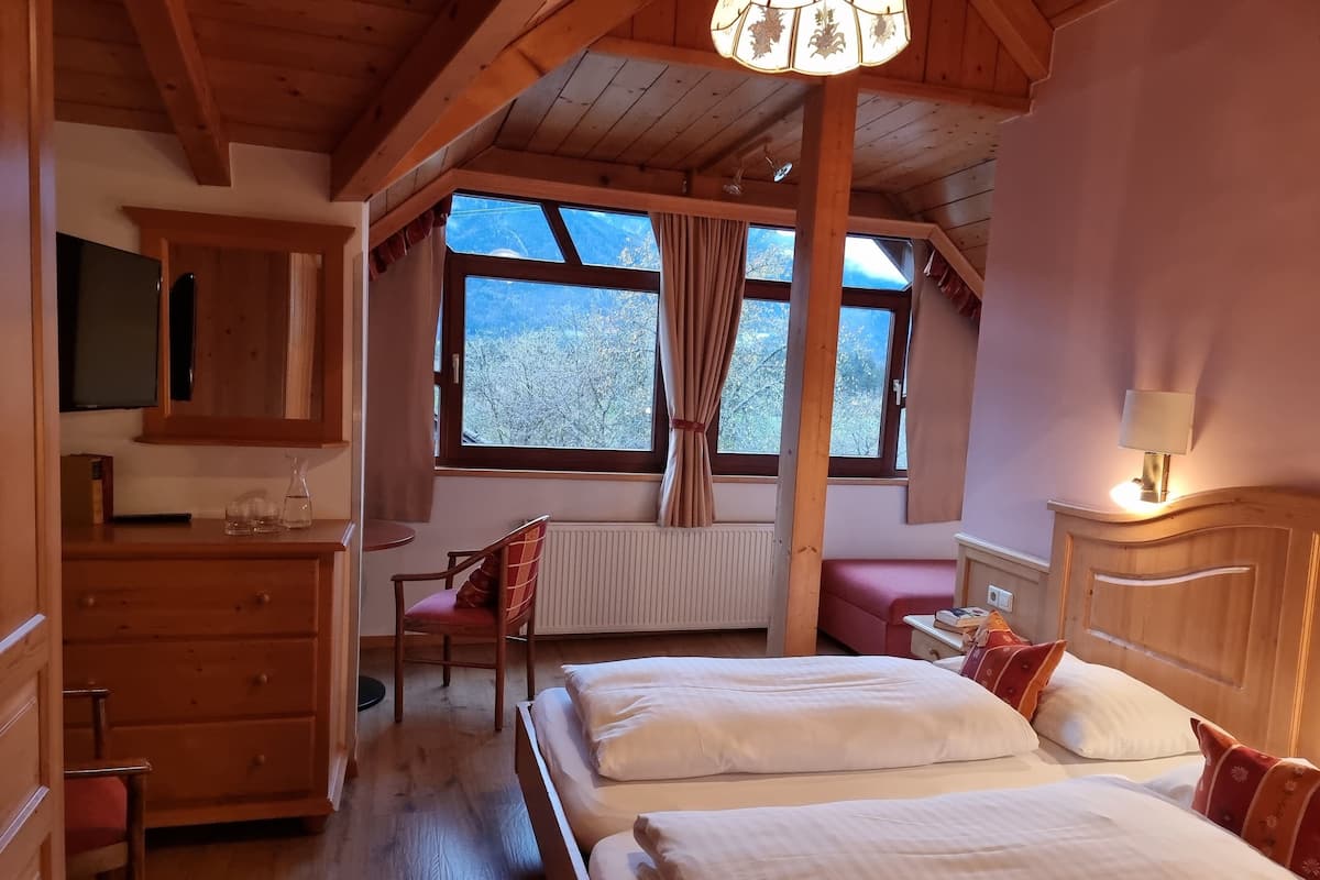 In-room safe, free WiFi