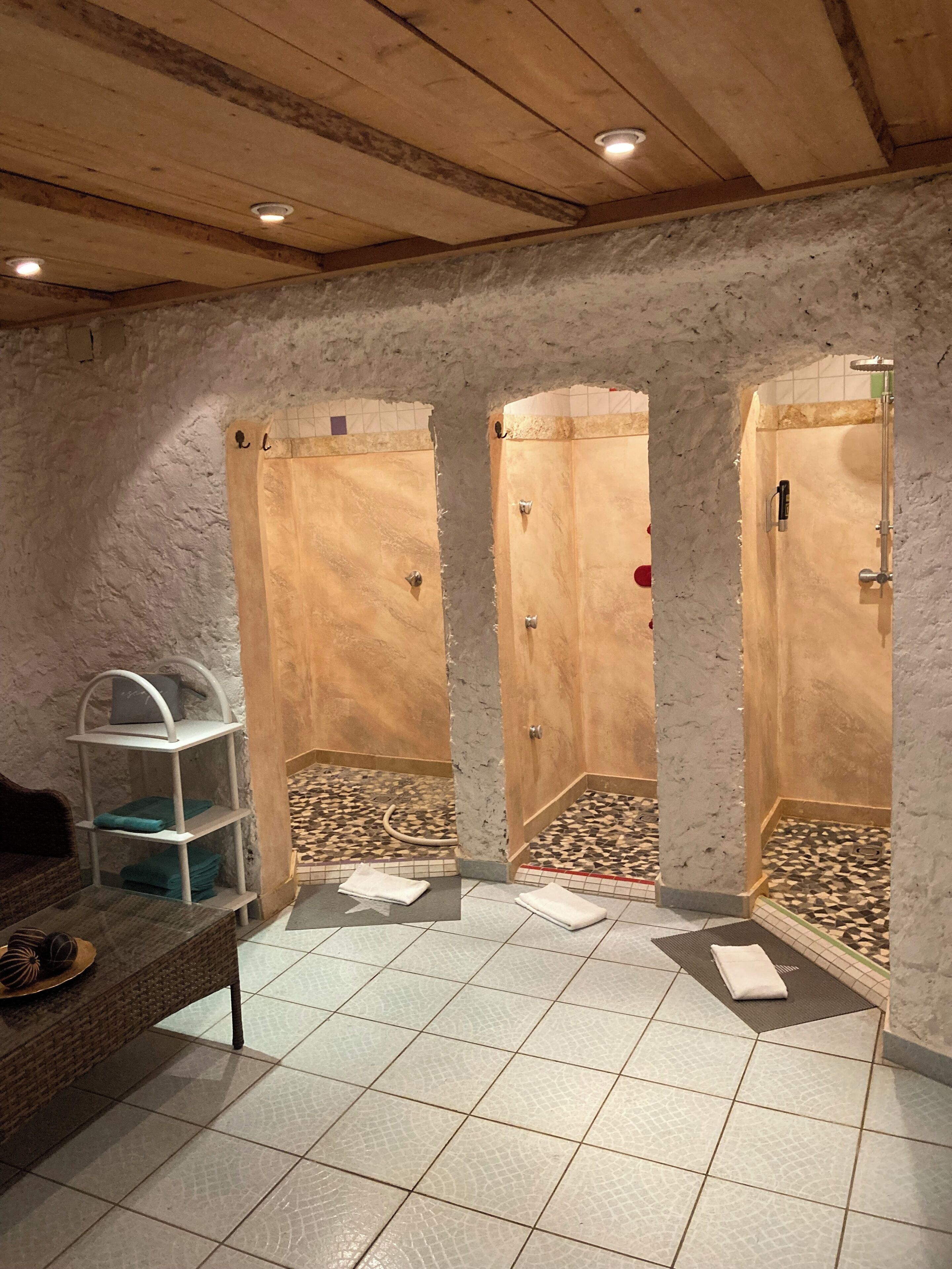 Sauna, steam room, massages