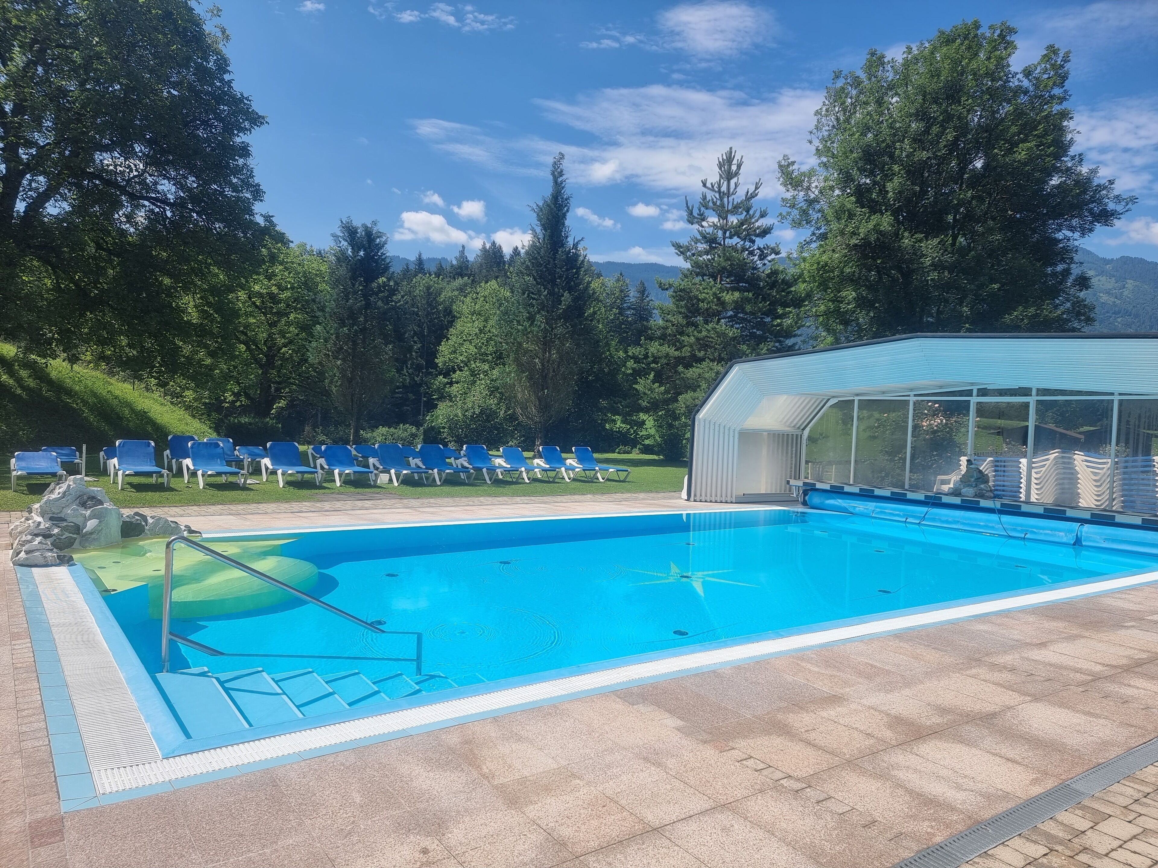 Piscine extérieure (ouverte en saison)