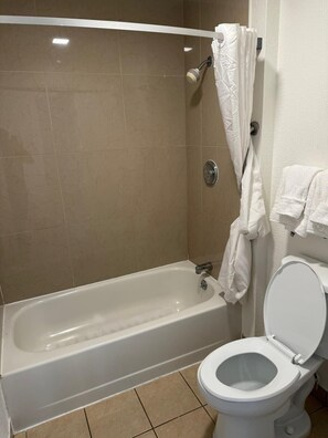 Rainfall showerhead, towels, soap, shampoo - Rodeway Inn & Suites Rancho Cordova - Folsom (Rancho Cordova)