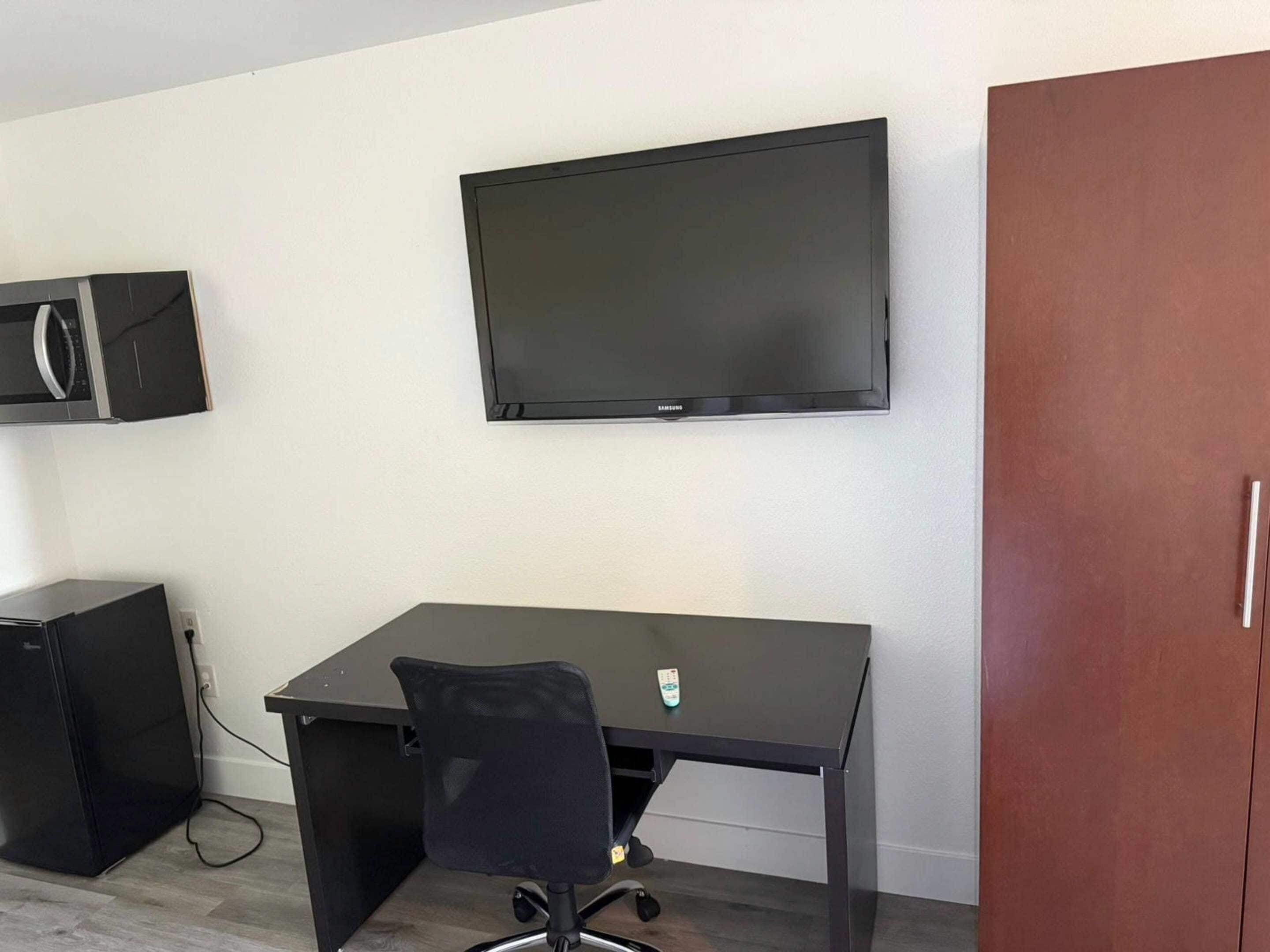 Suite, 1 letto king con divano letto, non fumatori | Una scrivania, tende oscuranti, Wi-Fi gratuito, lenzuola