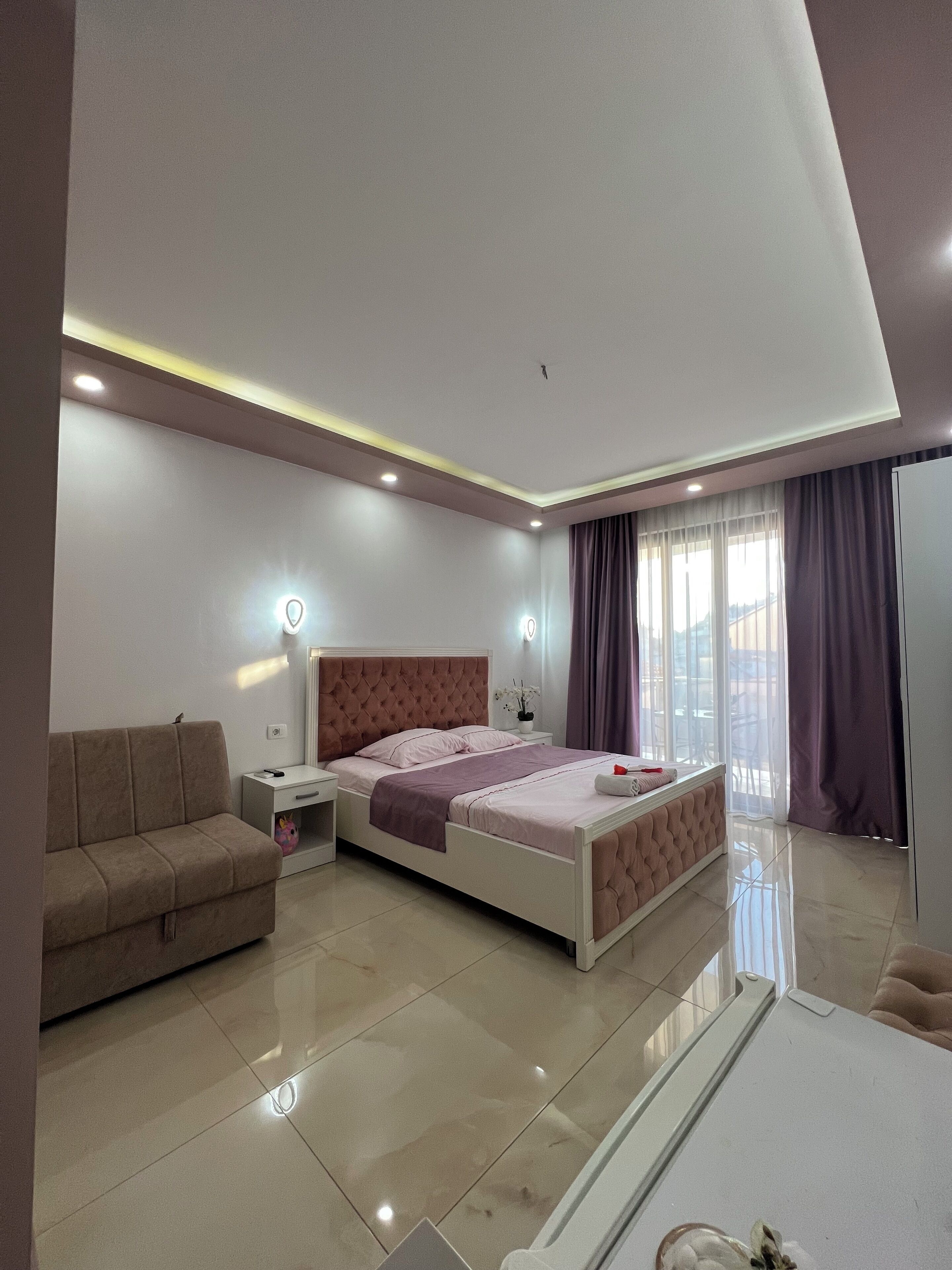 1 habitación, tabla de planchar con plancha, wifi y ropa de cama 