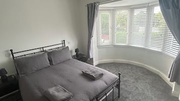 3 chambres, fer et planche Ă repasser, Wi-Fi, draps fournis