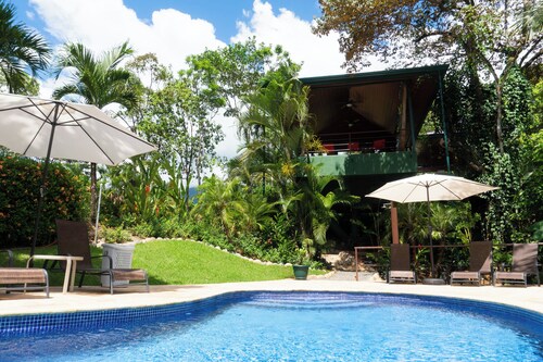 Tropical Treehouse Villa Retreat with jungle views!