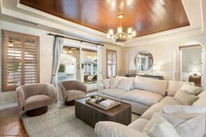 TV, peis, bordtennis og bøker