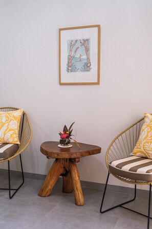 Superior Bungalow, 2 Bedrooms, Kitchen, Garden View | Living area