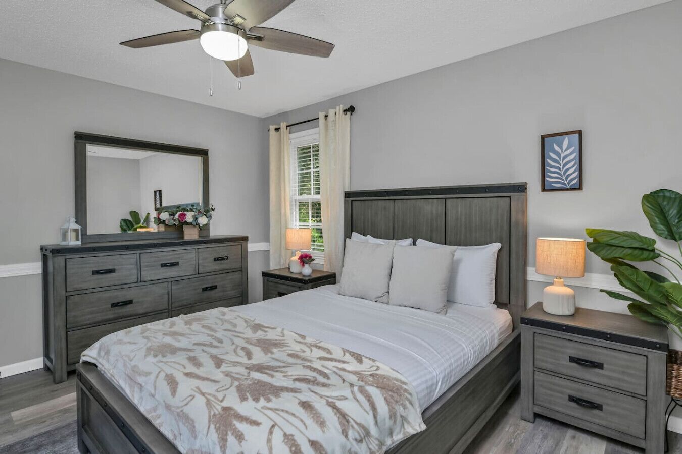 4 slaapkamers, een strijkplank/strijkijzer, wifi, beddengoed