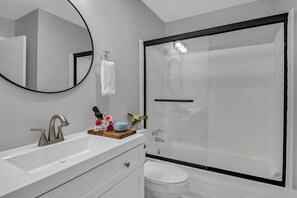 Hair dryer, towels - Lexington Leisure House- 4BR w/ Pool & Games (Lexington)