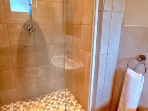 Dusche, Handtücher, Seife, Toilettenpapier