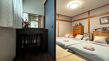 5 bedrooms, iron/ironing board, WiFi, bed sheets