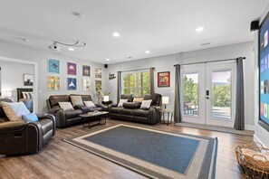 Interior - Chatt Vistas-NEW4bdr-Theater-Hot Tub-Sleeps15+ (Fairview)