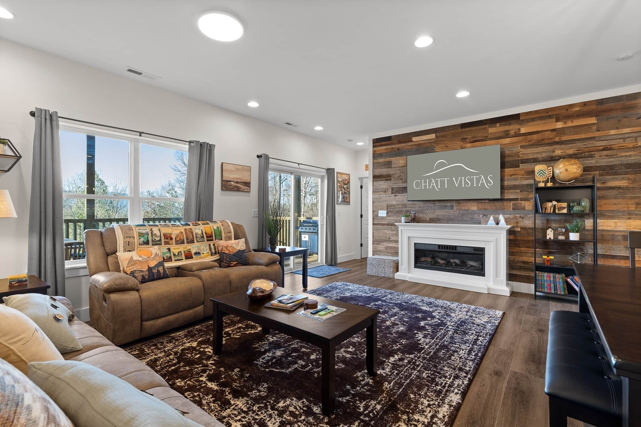 TV, fireplace