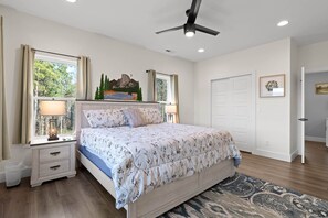 4 bedrooms, iron/ironing board, WiFi, bed sheets