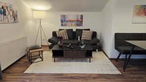 Living area - Business & Garden Appartments - Salzburg South - Top3 attic apartment (Salzburg Stadt)