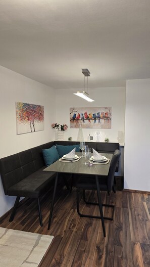 Dining - Business & Garden Appartments - Salzburg South - Top3 attic apartment (Salzburg Stadt)