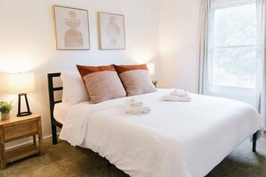 4 bedrooms, desk, iron/ironing board, free WiFi