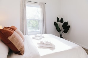 4 habitaciones, escritorio, tabla de planchar con plancha y wifi gratis