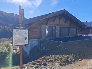 Exterior - 5★ Chalet for 14 / Jacuzzi, Sauna, Cinema, Playroom with babyfoot (Les Gets)