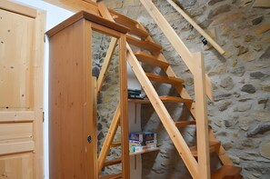 Interior - Holiday Home 'La Grange De La Petite Ourse' with Lake View and Wi-Fi (Les Angles)