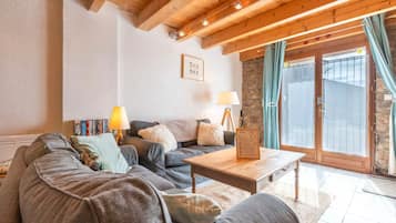 Una televisión, un reproductor de DVD