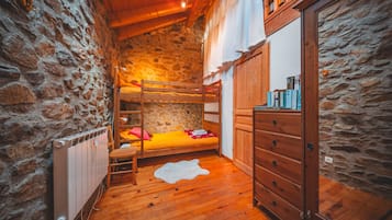 3 bedrooms, iron/ironing board, WiFi