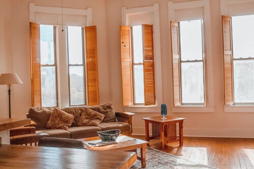 15 % off Winter Deal | Historic Bank | Wi-Fi | Close to Purdue