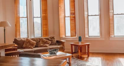 15 % off Winter Deal | Historic Bank | Wi-Fi | Close to Purdue