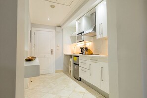 Frigobar, placa de cocina